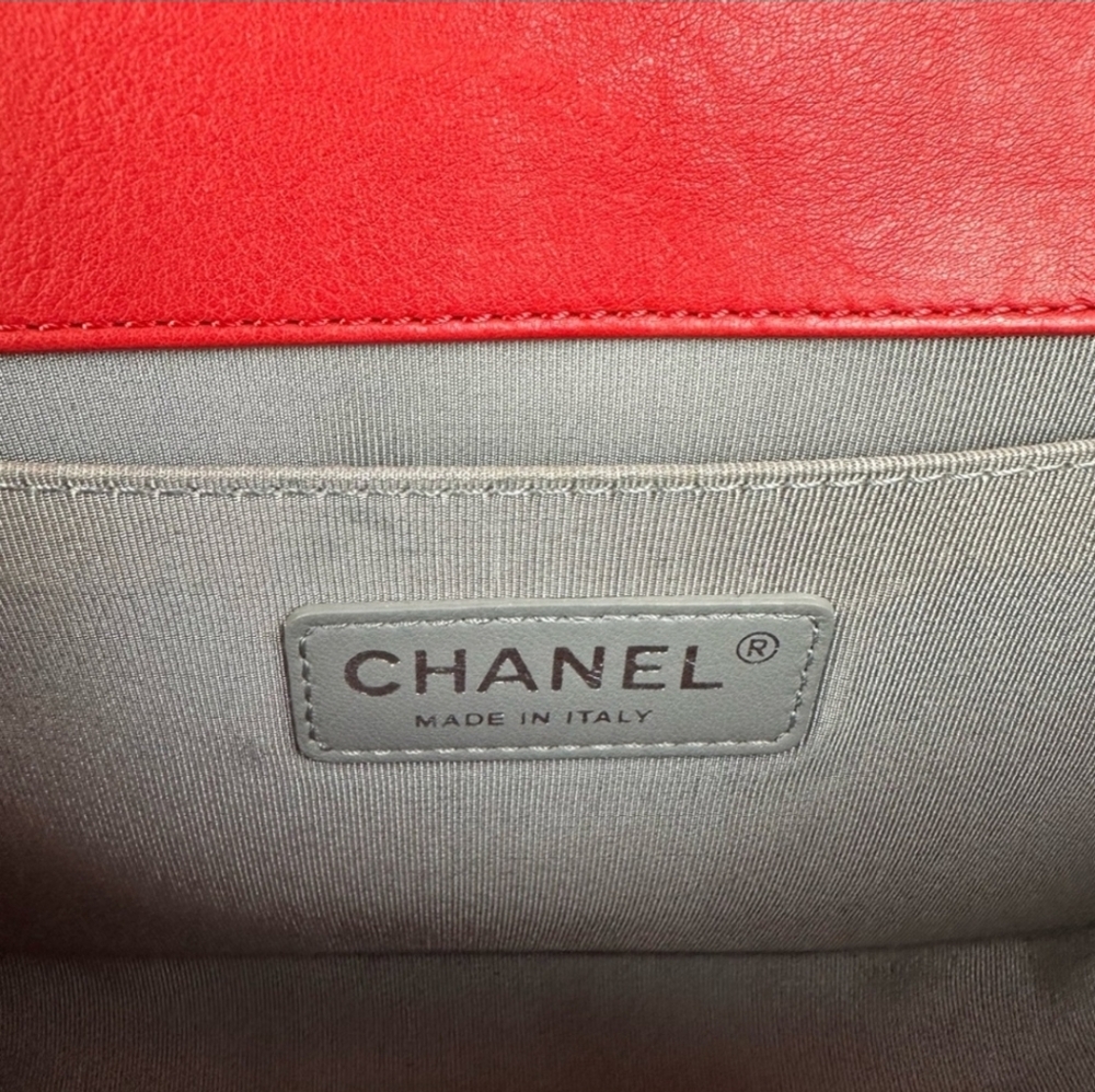 CHANEL BOY FLAP LEATHER BAG OLD MEDIUM - Picture 8 of 9
